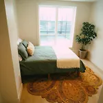 Chic Cozy Retreat - 2Br - Stunning North End Views