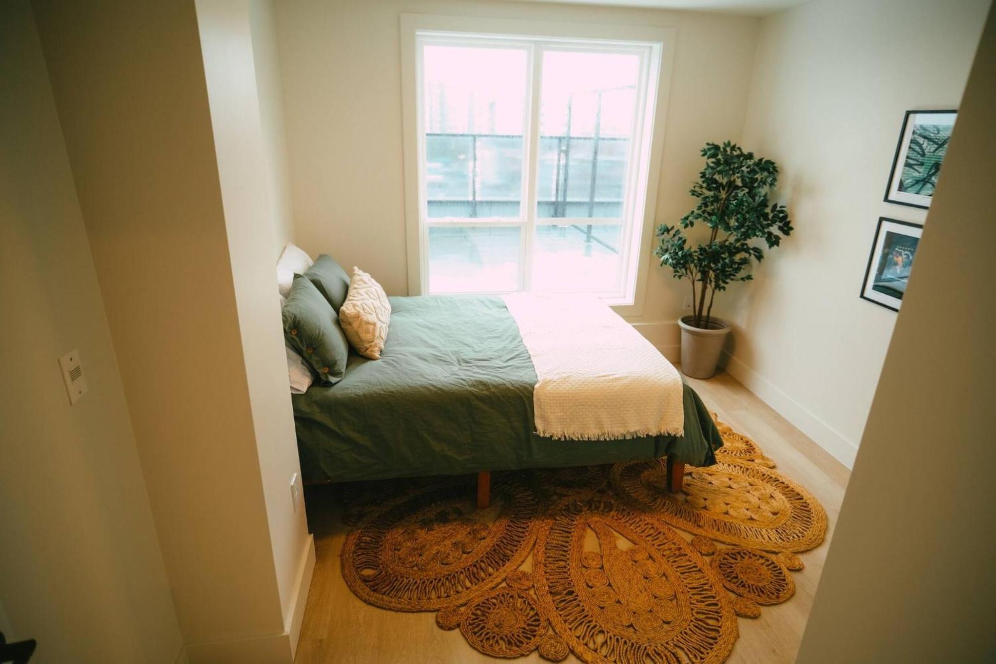 Chic Cozy Retreat - 2br - Stunning North End Views Apartment *