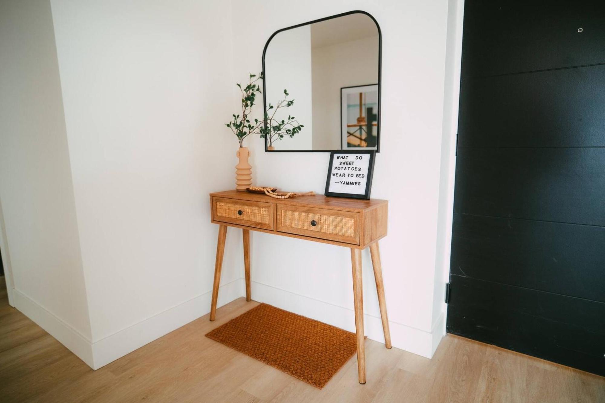 Chic Cozy Retreat - 2br - Stunning North End Views